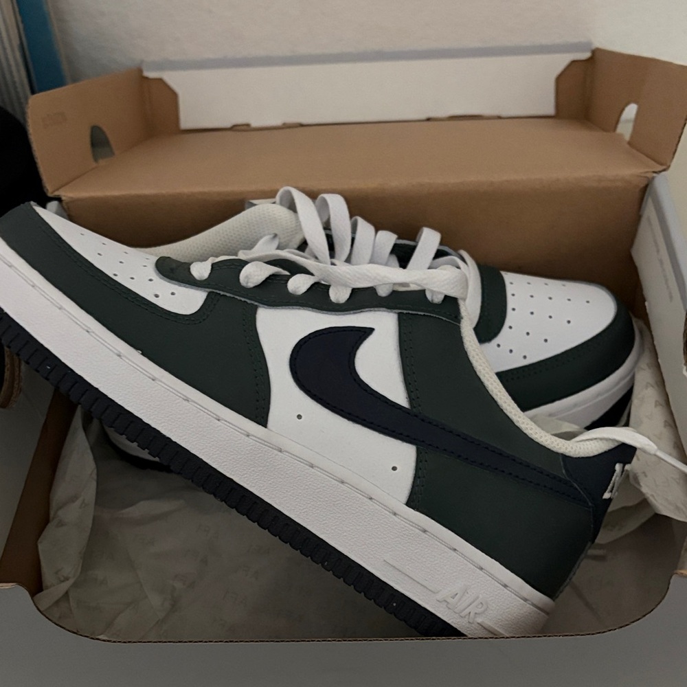 Nike Low-Top Sneakers in White and Dark Green